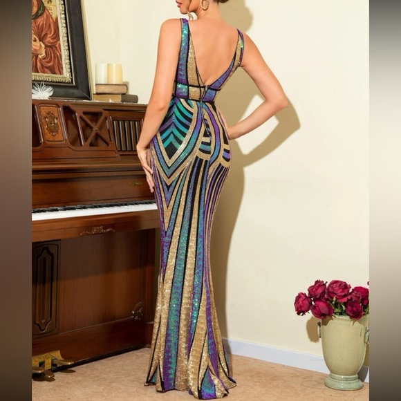 Luxe plunging V neckline backless prom formal party sequins gown dress - Picture 4 of 8